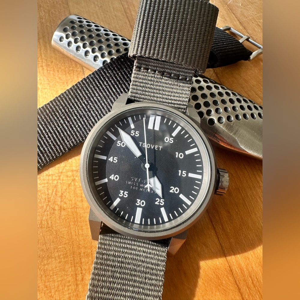 Tsovet SVT FW-44 Quartz Military-Style Black Dial Watch with 2 brand new straps
